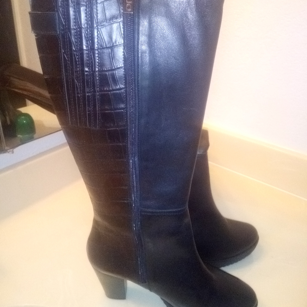 Zaya brand boots